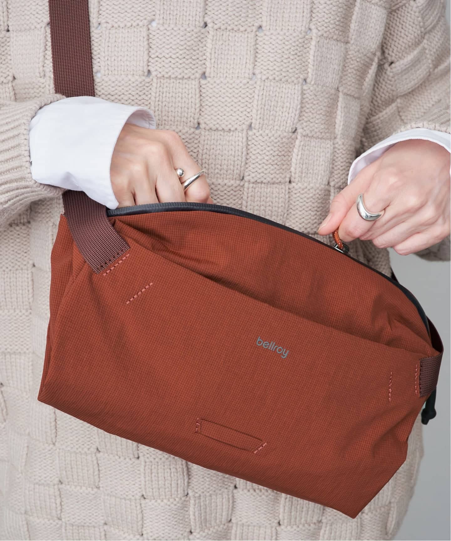 Bellroy ベルロイ Lite Sling BLLA234（ショルダーバッグ）｜VERMEIL