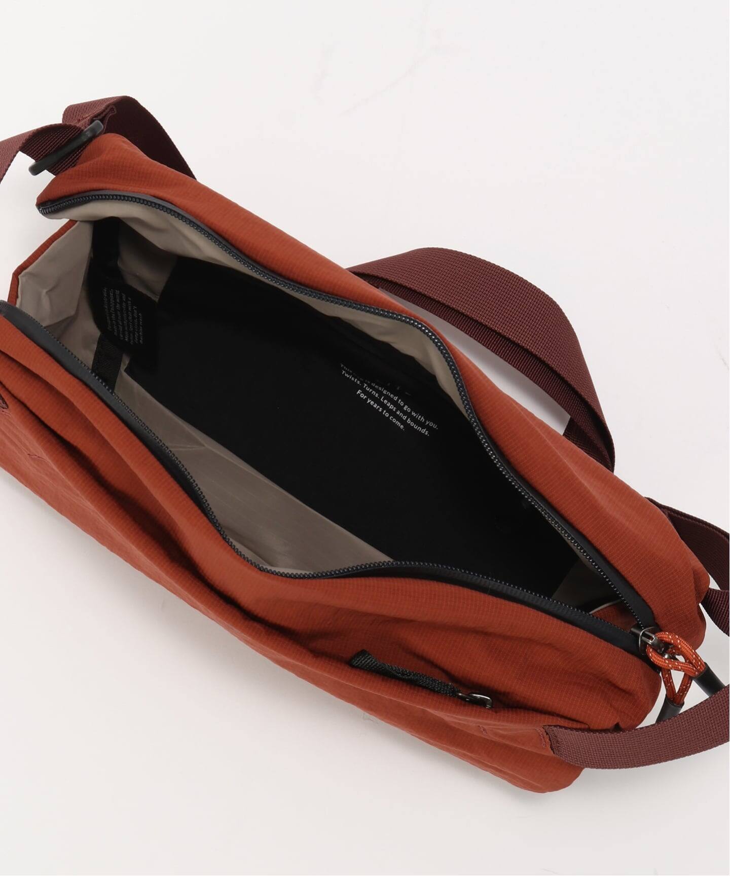 Bellroy ベルロイ Lite Sling BLLA234（ショルダーバッグ）｜VERMEIL