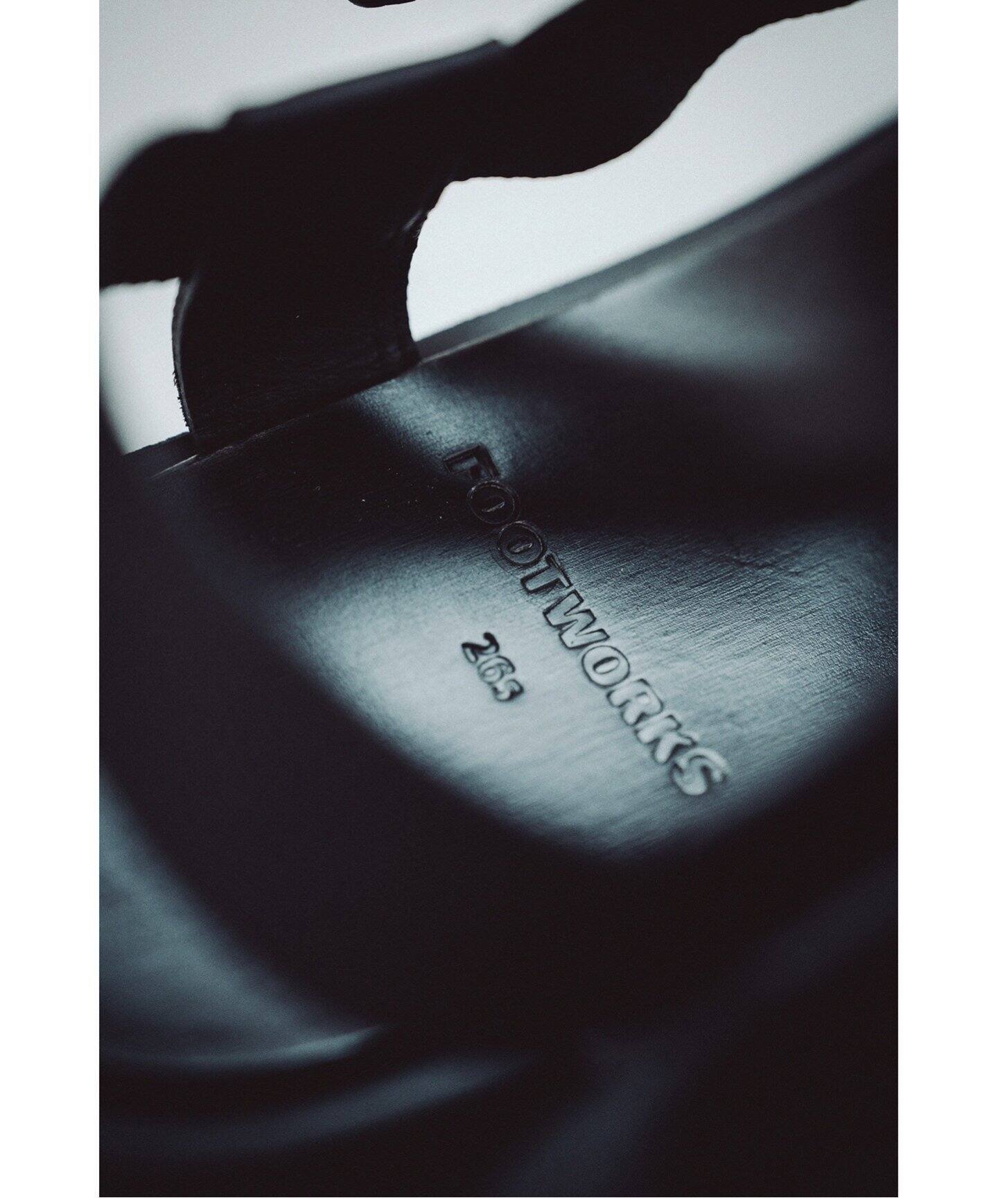 靴 FOOTWORKS Sandals_Grained leather Sandals / Grained leather | ref. / Web Store