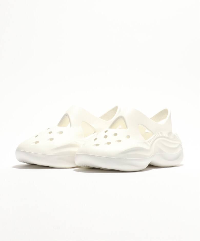 CROCS:209552-100:Dingyun Zhang Diffuser（サンダル）｜BOICE FROM BAYCREW'S（ボイス ...