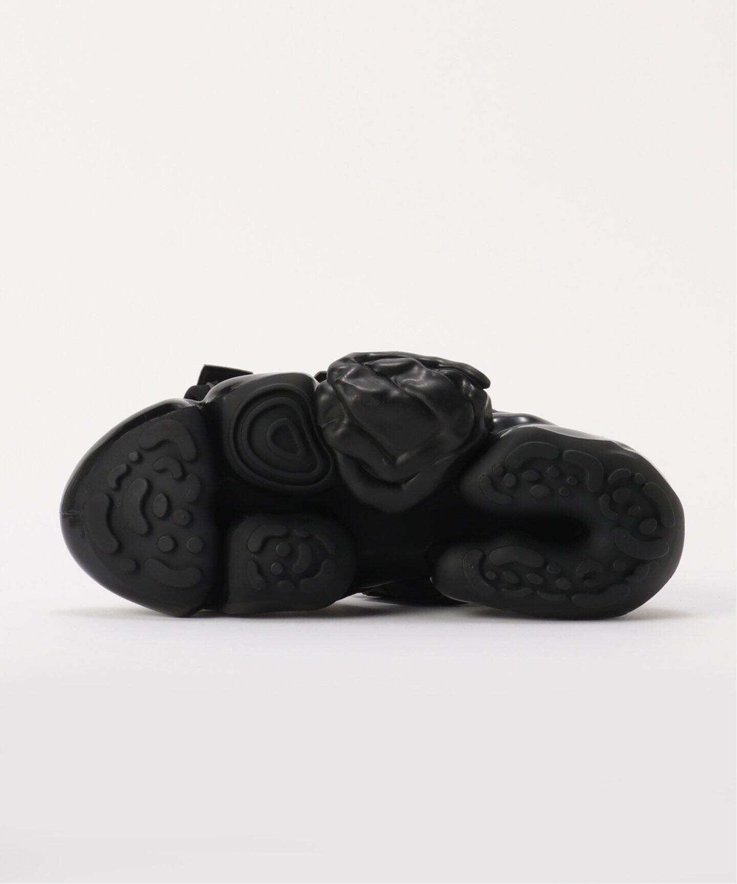 【grounds】MOOPIE CATERPILLAR SANDAL BLACK 完売必至 MOOPIE CATERPILLAR SANDAL - BLACK / BLACK SOLID (ムーピー