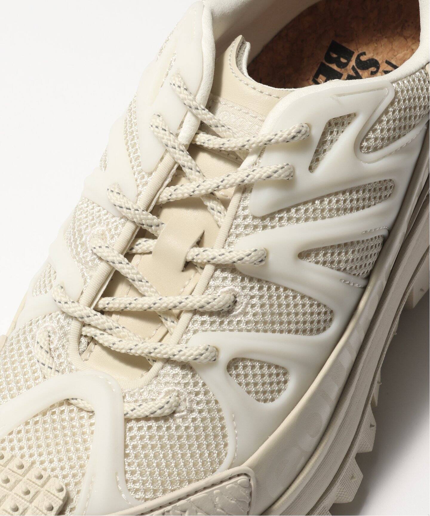 スニーカー MONCLER Ivory Trailgrip Amoeba sneakers (4M00200M6068 001) MONCLER:4M00200M6068-001:TRAILGRIP AMOEBA L（スニーカー