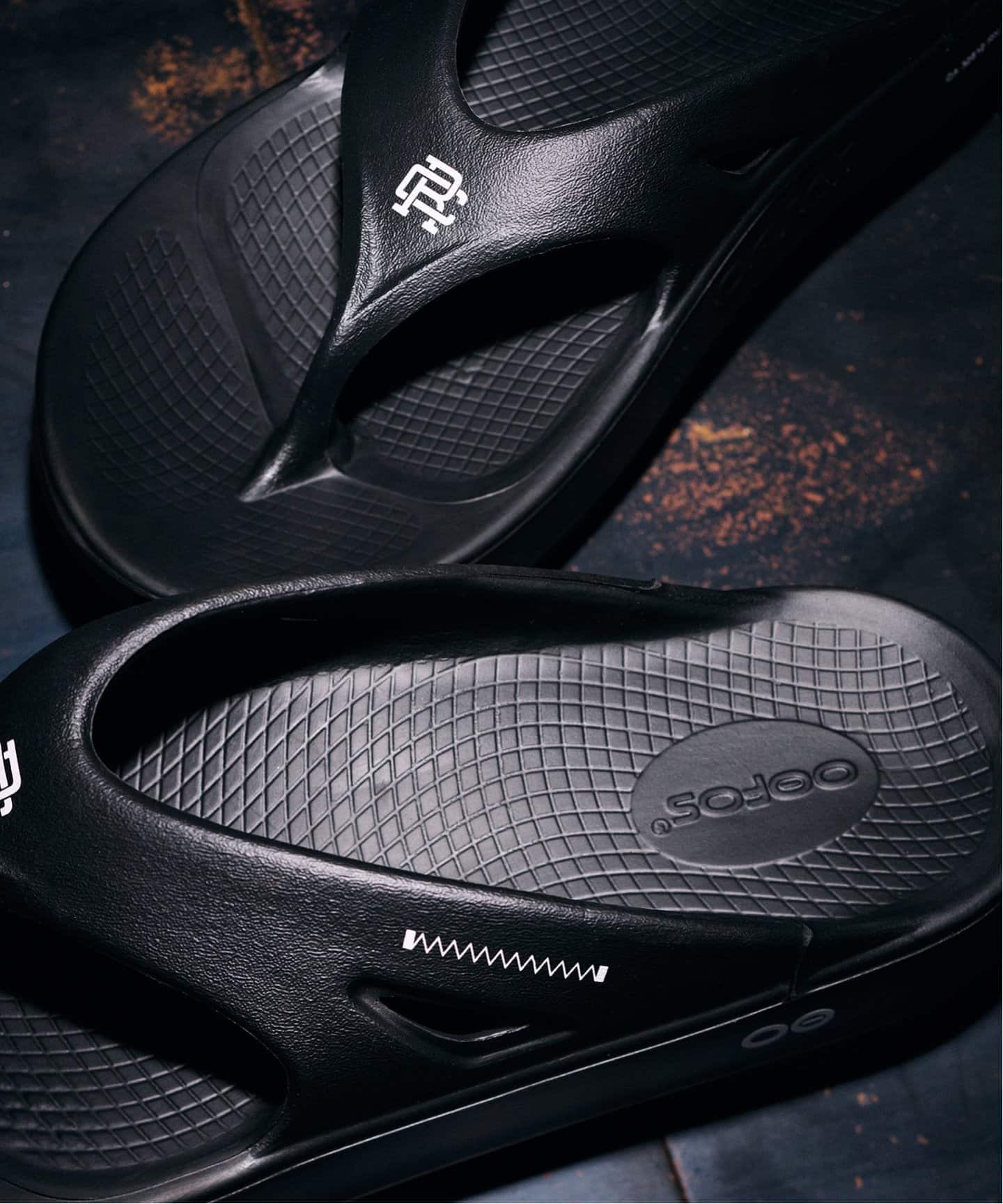 2025年新作 コラボ✨OOFOS 別注 REIGNING CHAMP　サンダル 002-scaled.jpg