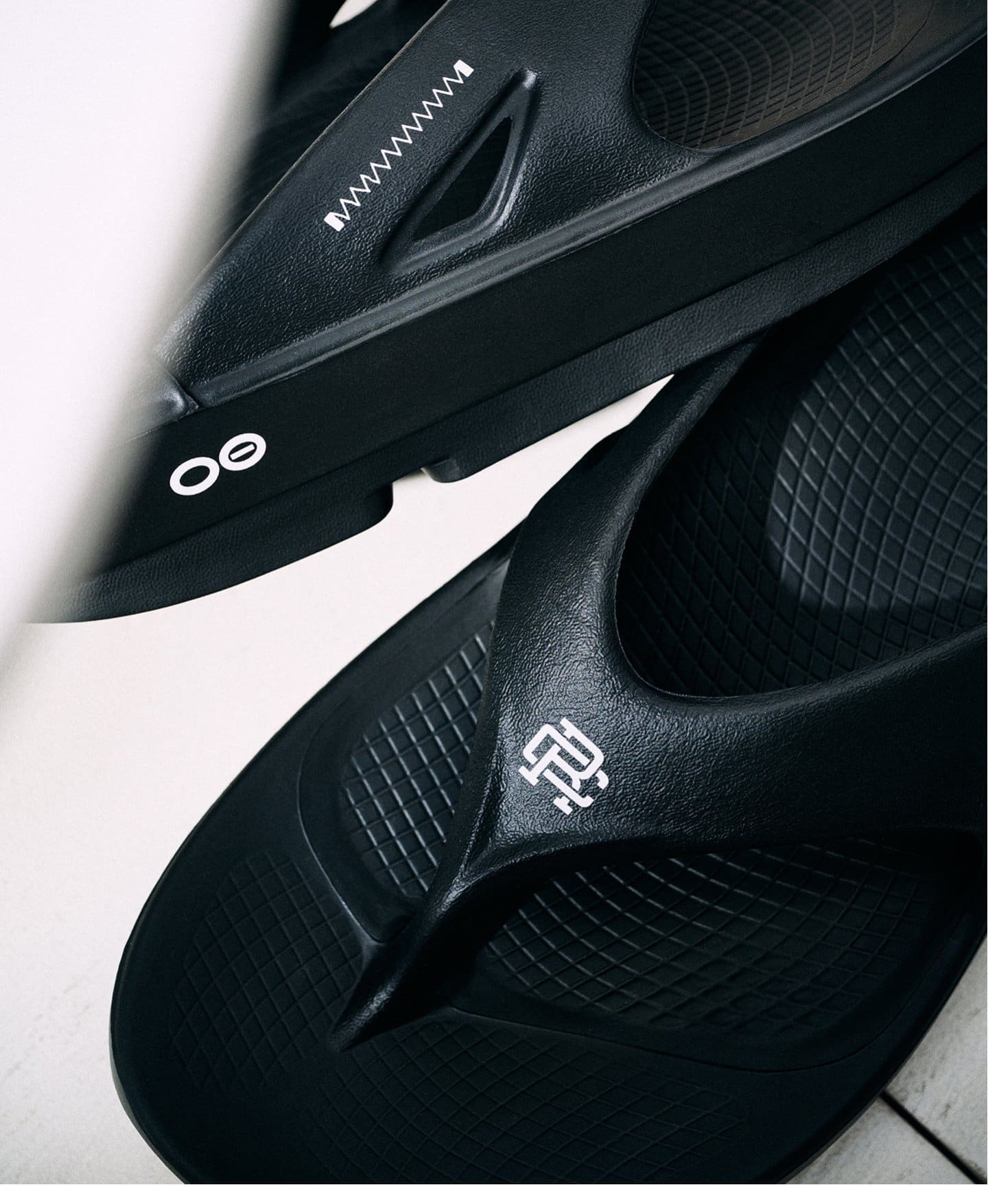 OOFOS / ウーフォス】別注 REIGNING CHAMP（サンダル）｜REIGNING