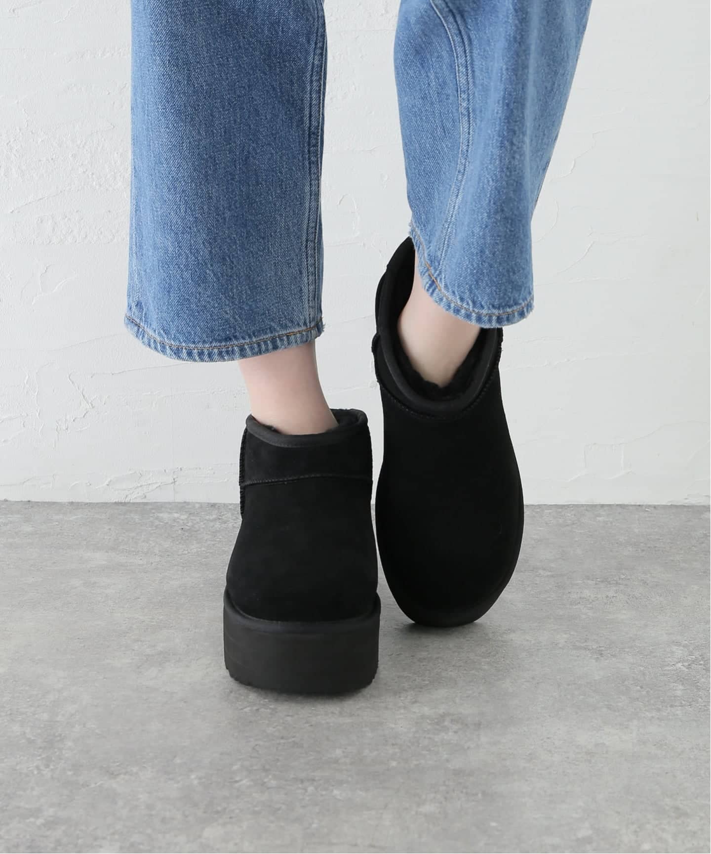 UGG W CLASSIC ULTRA MINI PLATFORM（ブーティ・ショートブーツ