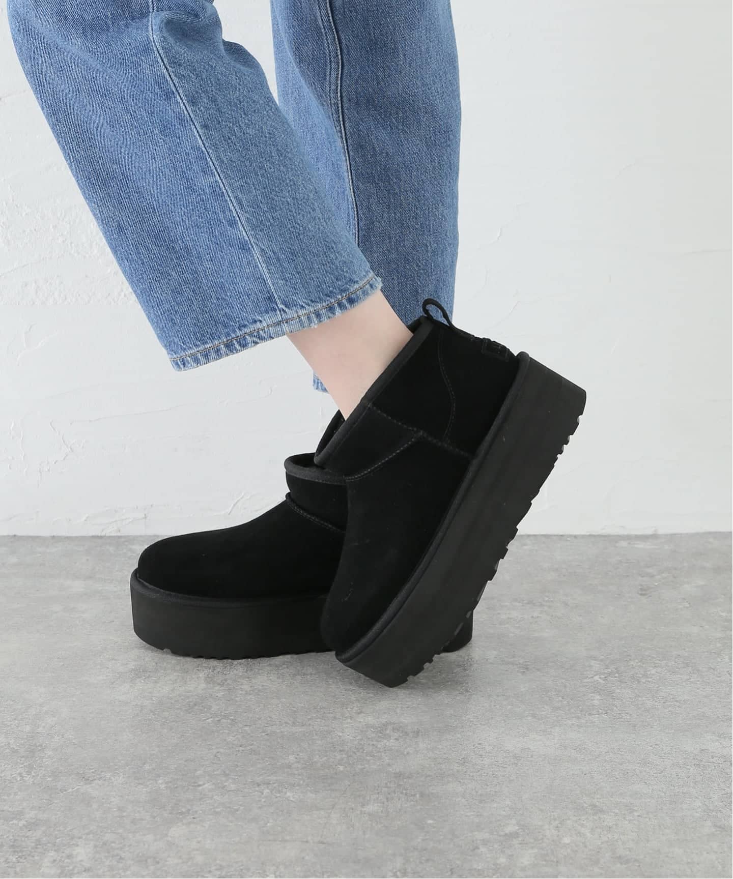 UGG W CLASSIC ULTRA MINI PLATFORM（ブーティ・ショートブーツ