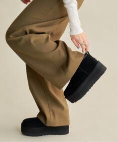 レディース UGG W CLASSIC ULTRA MINI PLATFORM ボイスフロムベイクルーズ ブーティ・ショートブーツ ブラック 25のサムネイル