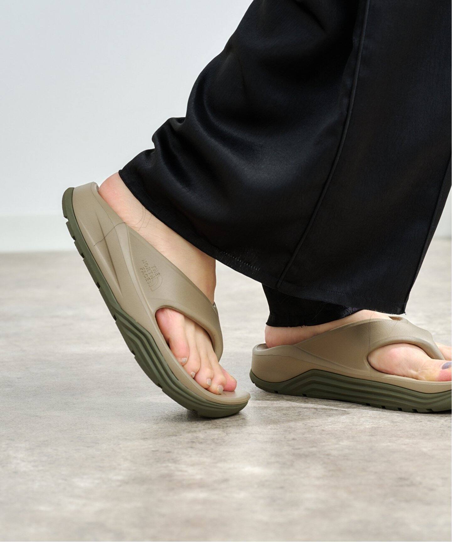 THE NORTH FACE RE-Activ Flip サンダル US10 一部WEBサイト限定】【THE NORTH FACE】RE-ACTIV FLIP (シューズ