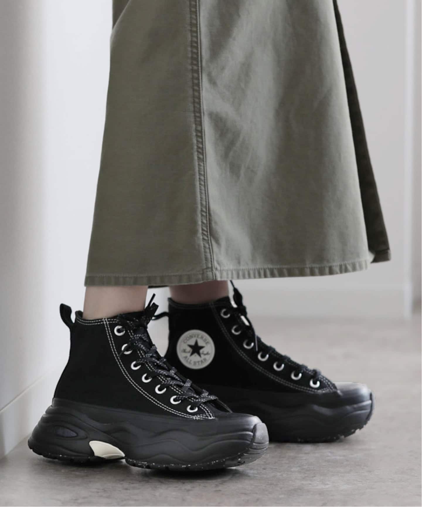 大人気 CONVERSE ALL STAR R SURGETRAINER HI ユニセックス CONVERSE ALL STAR (R) SURGETRAINER HI (UNISEX)（スニーカー