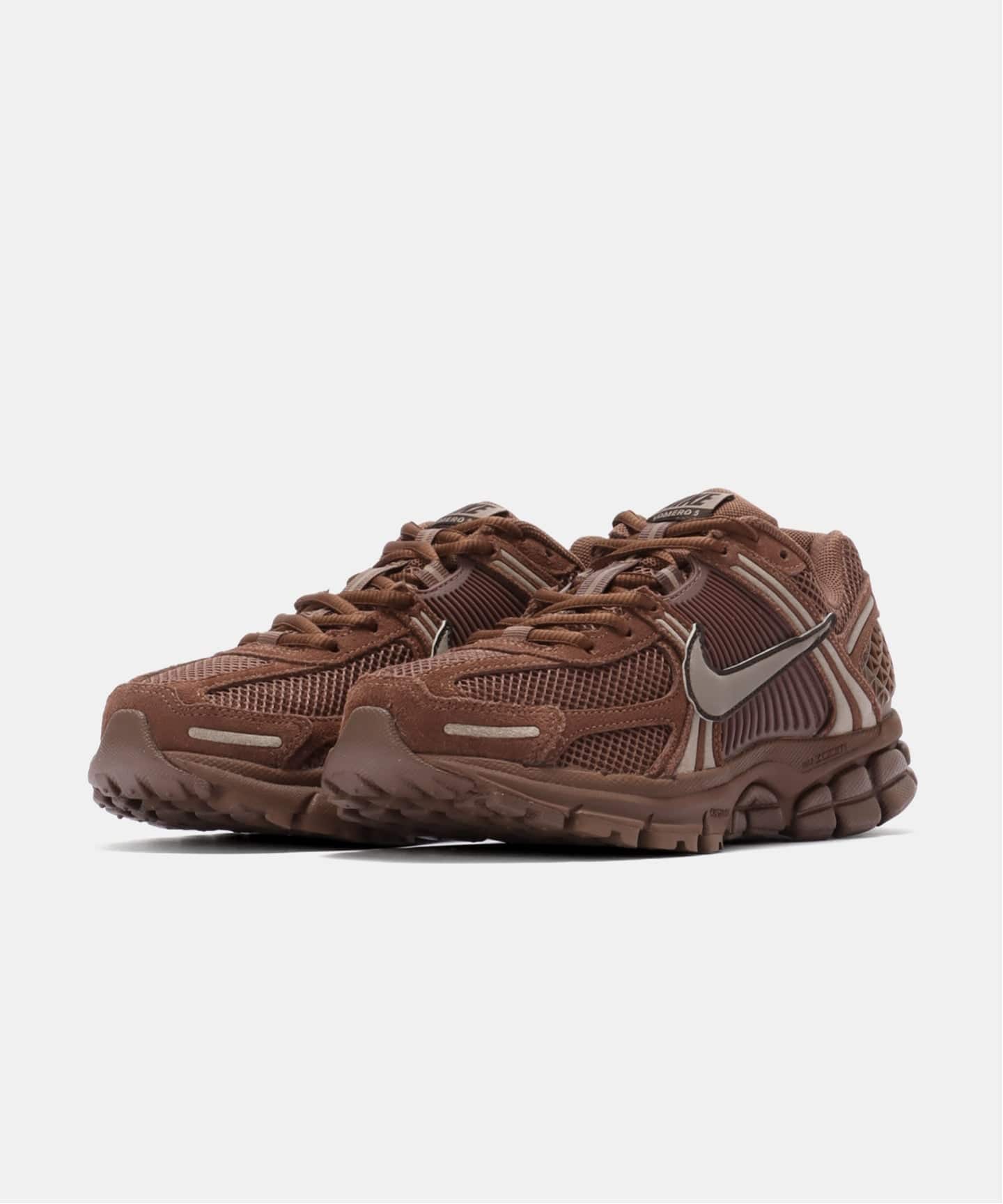 NIKE WMNS ZOOM VOMERO 5 GLD HQ0458-201（スニーカー）｜HERRINGBONE