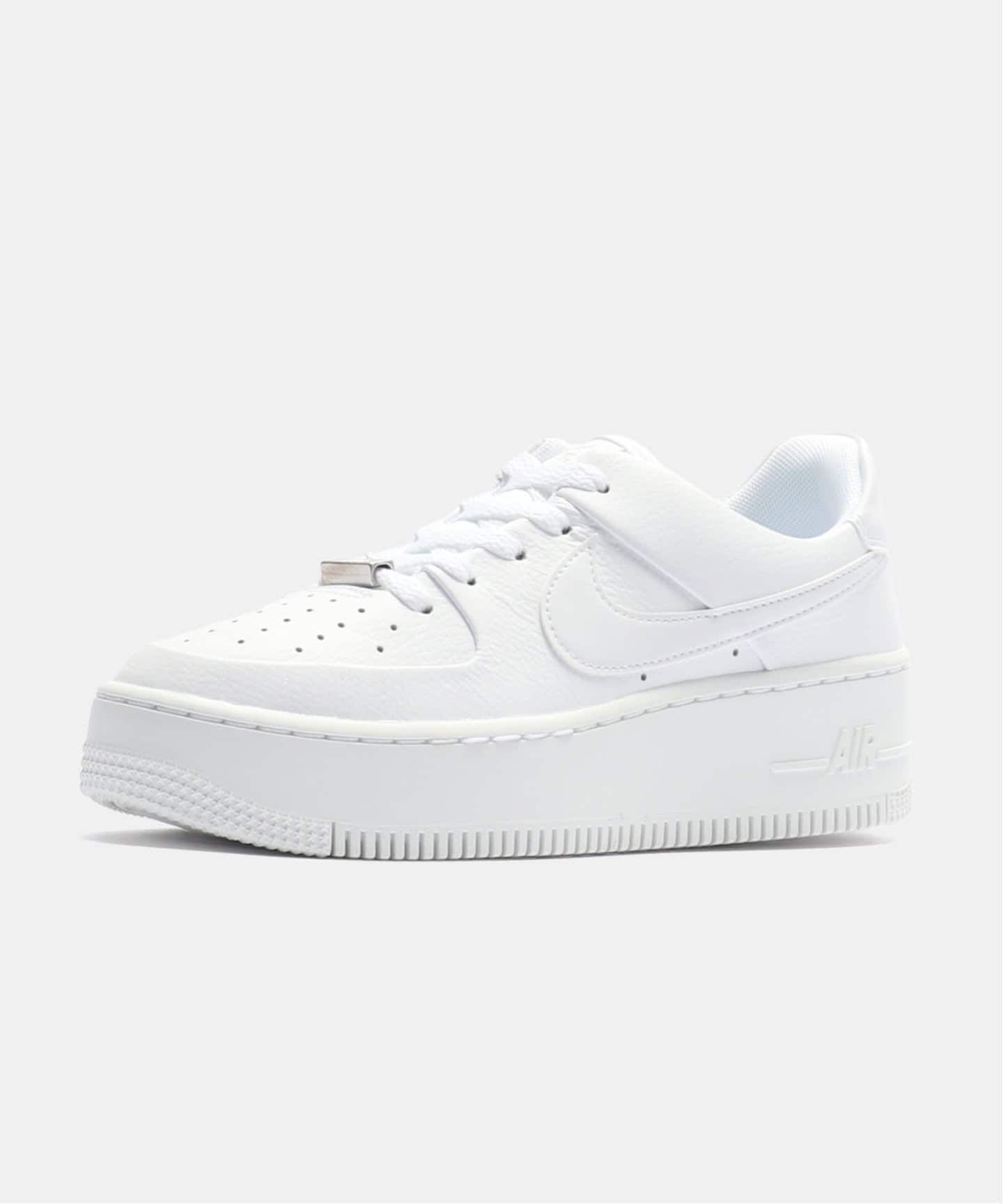 売切れ前に NIKE AIR FORCE 1 SAGE LOW 厚底 フェミニン◎ セール】ナイキ エア フォース 1 セージ LOW ウィメンズシューズ