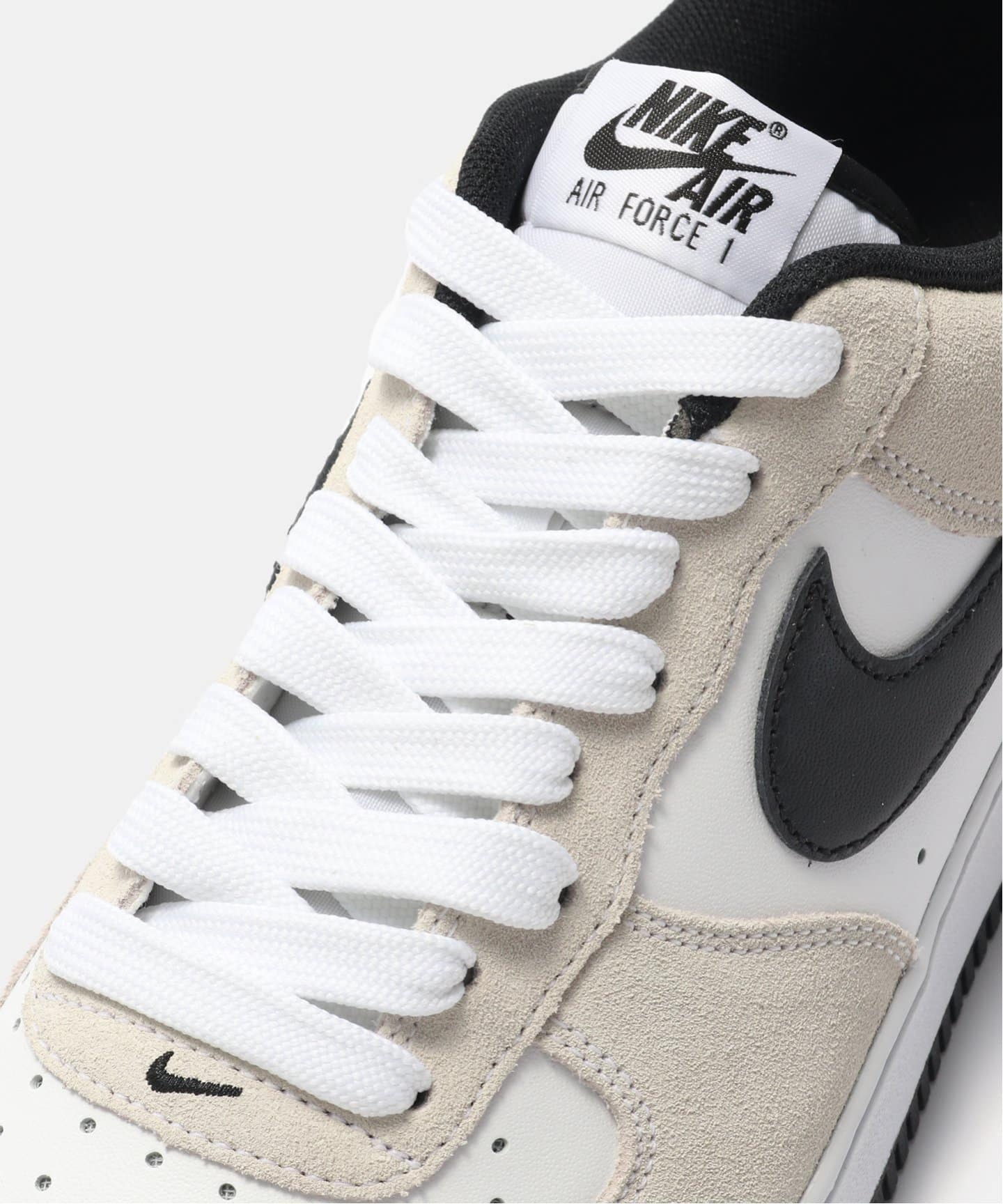 NIKE AIR FORCE 1 07 LV8 SK8 IB6388-100（スニーカー