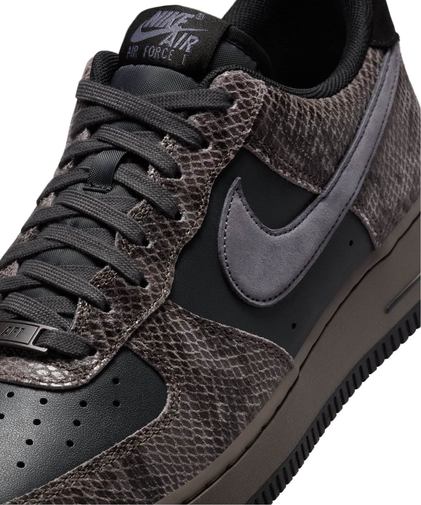 NIKE AIR FORCE 1 07 LV8 EMB HF2898-001（スニーカー