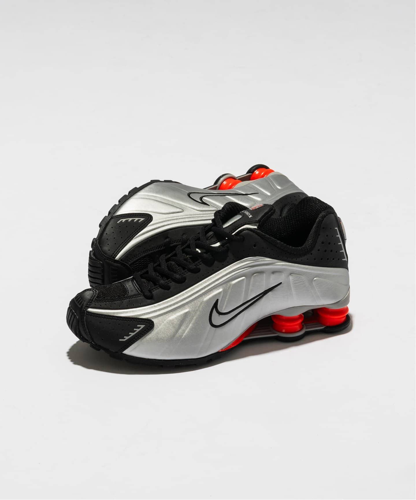 NIKE SHOX R4 HQ1988-002（スニーカー）｜HERRINGBONE