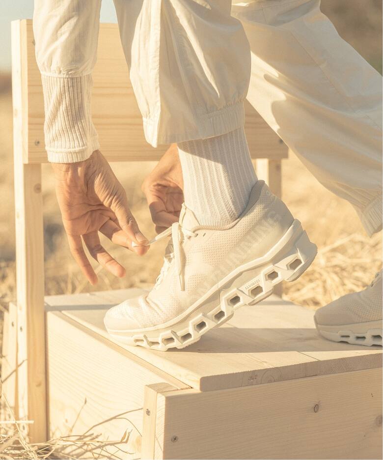 On × INVINCIBLE Cloudmonster 2 INVINCIBLE 1 M 3ME30491195 
