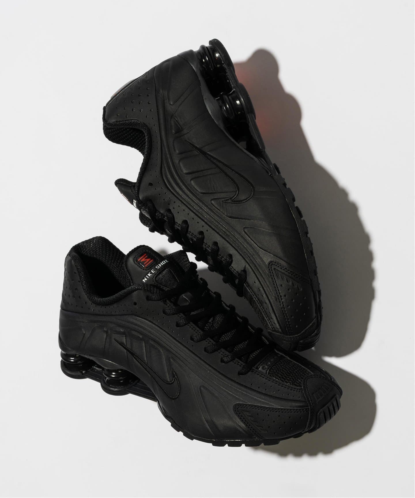 NIKE W SHOX R4 AR3565-004（スニーカー）｜HERRINGBONE