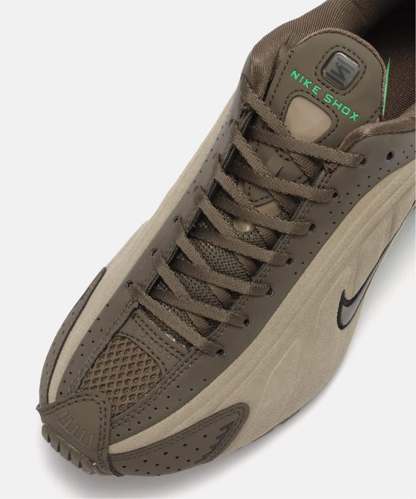 NIKE W SHOX R4 SE HQ7739-200(スニーカー)|HERRINGBONE NIKE W SHOX R4 SE HQ7739-200(スニーカー)|HERRINGBONE