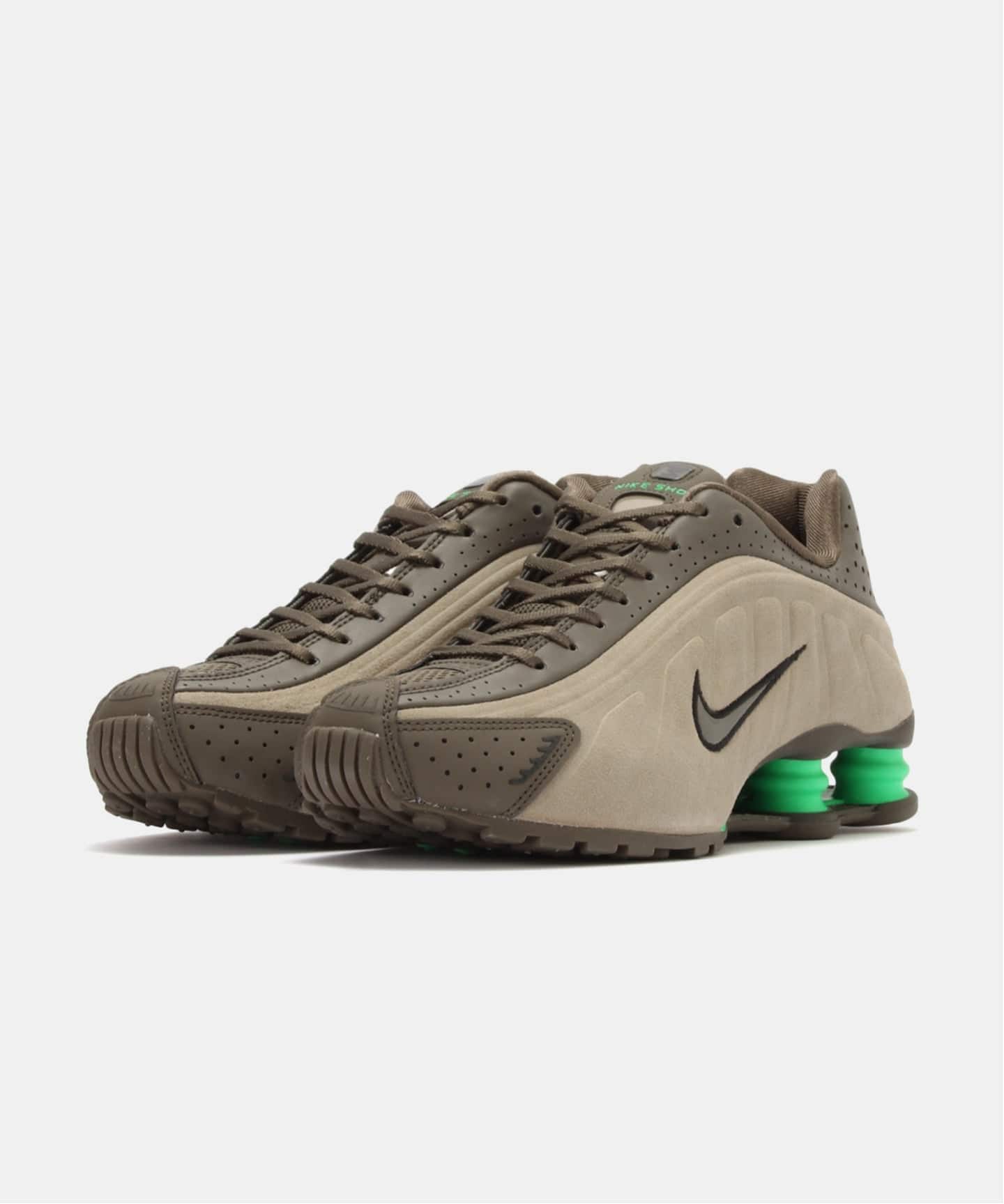 NIKE W SHOX R4 SE HQ7739-200（スニーカー）｜HERRINGBONE