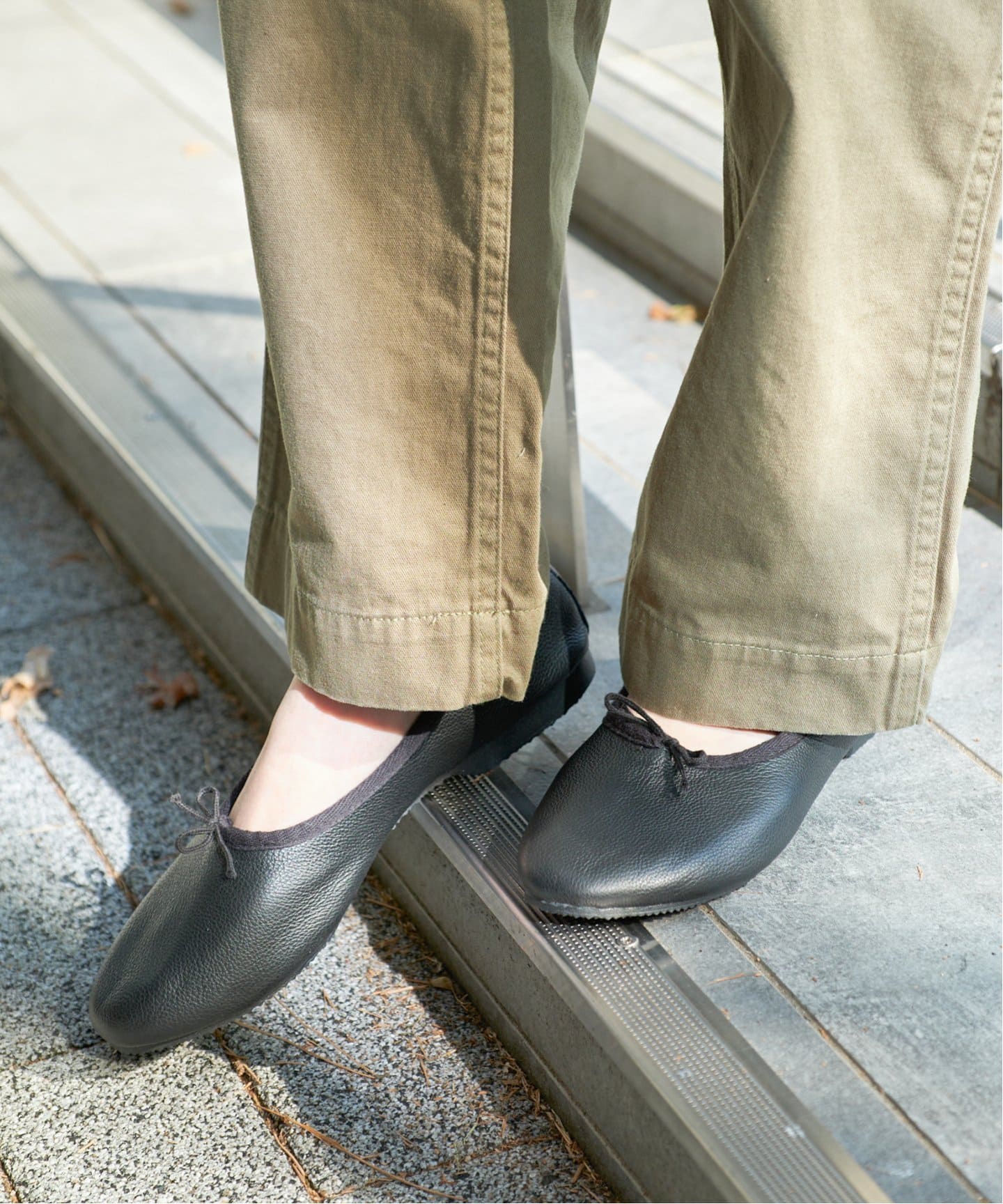 靴 CROWN BOW BALLET SHOES フラットシューズ | BOW BALLET / WHITE - CROWN