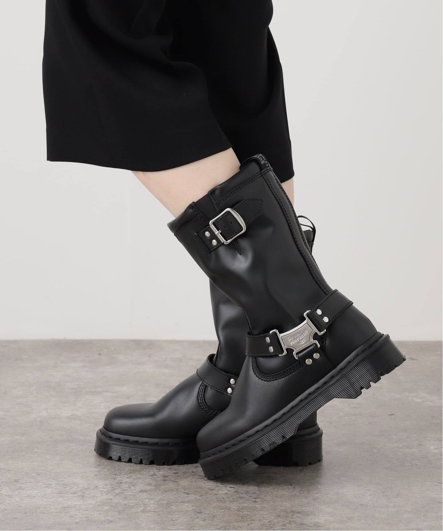 美品❣️ドクターマーチン CAITLINスネークエンボスレザー ショートブーツ 箱 ドクターマーチン「蛇」モチーフの限定8ホールブーツ、“鱗風”レザー