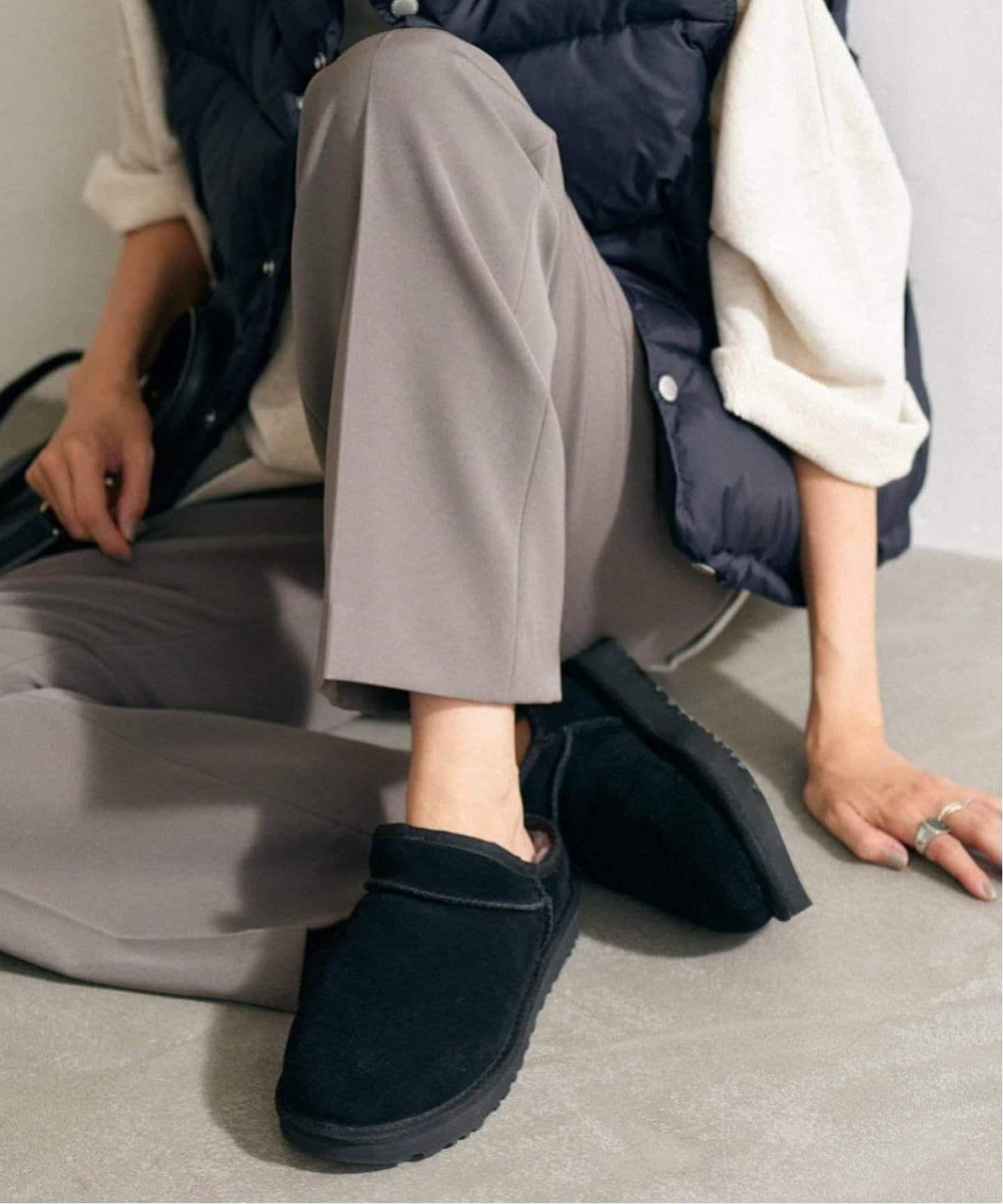 AASU　フレームワーク　UGG CLASSIC SLIPPER　ブラック ≪追加≫UGG CLASSIC SLIPPER 2（その他シューズ）｜FRAMeWORK