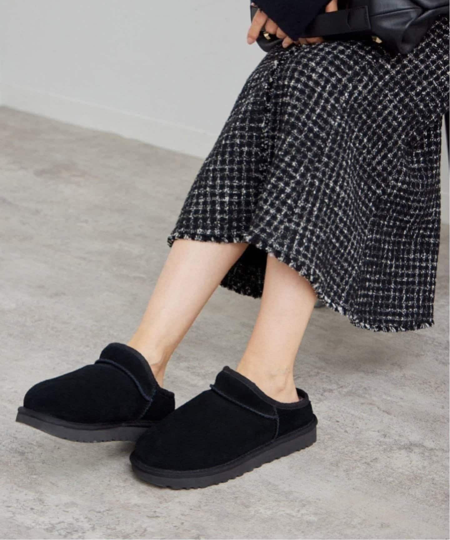 AASU　フレームワーク　UGG CLASSIC SLIPPER　ブラック ≪追加予約≫UGG/アグ CLASSIC SLIPPER 3（その他シューズ