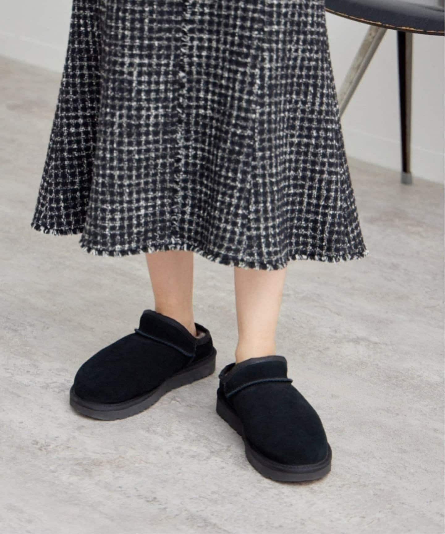 AASU　フレームワーク　UGG CLASSIC SLIPPER　ブラック FRAMeWORK（フレームワーク）の「○【UGG/アグ】CLASSIC SLIPPER