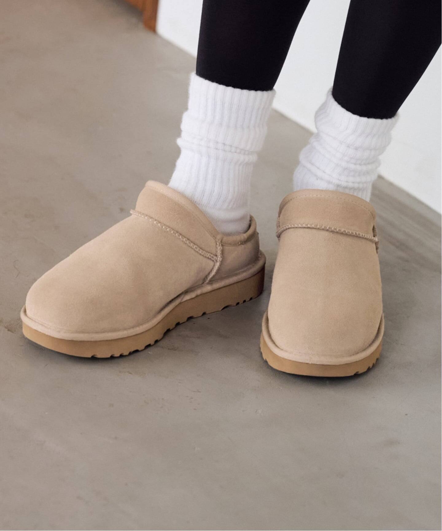 UGG/アグ CLASSIC SLIPPER 23 ブラック　フレームワーク ≪追加≫UGG/アグ CLASSIC SLIPPER 2（その他シューズ）｜FRAMeWORK
