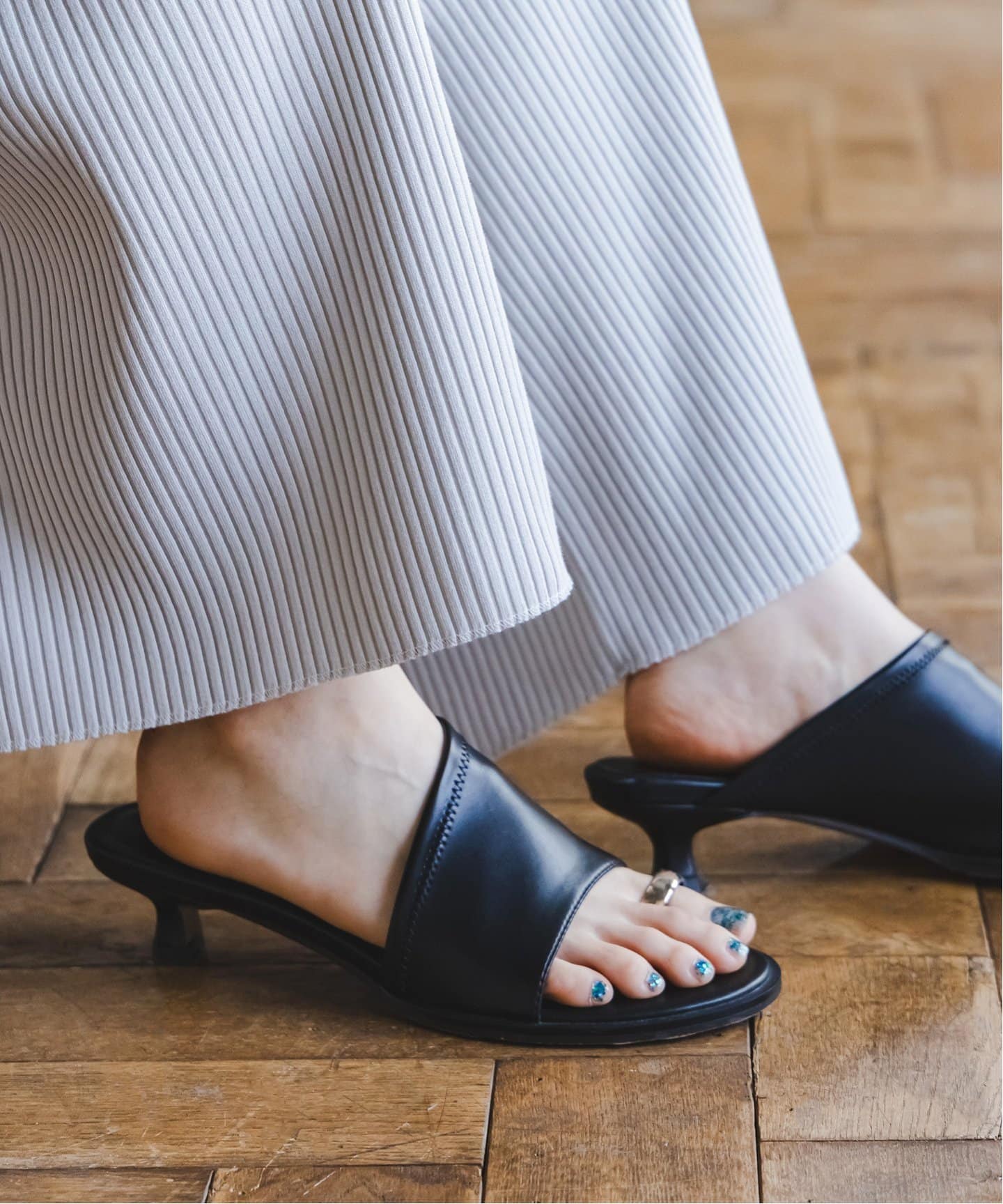 WEB・一部店舗限定追加3》LE VERNIS/ルベルニ Toe ring sandals