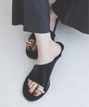 《WEB・一部店舗限定追加3》LE VERNIS/ルベルニ Toe ring sandals