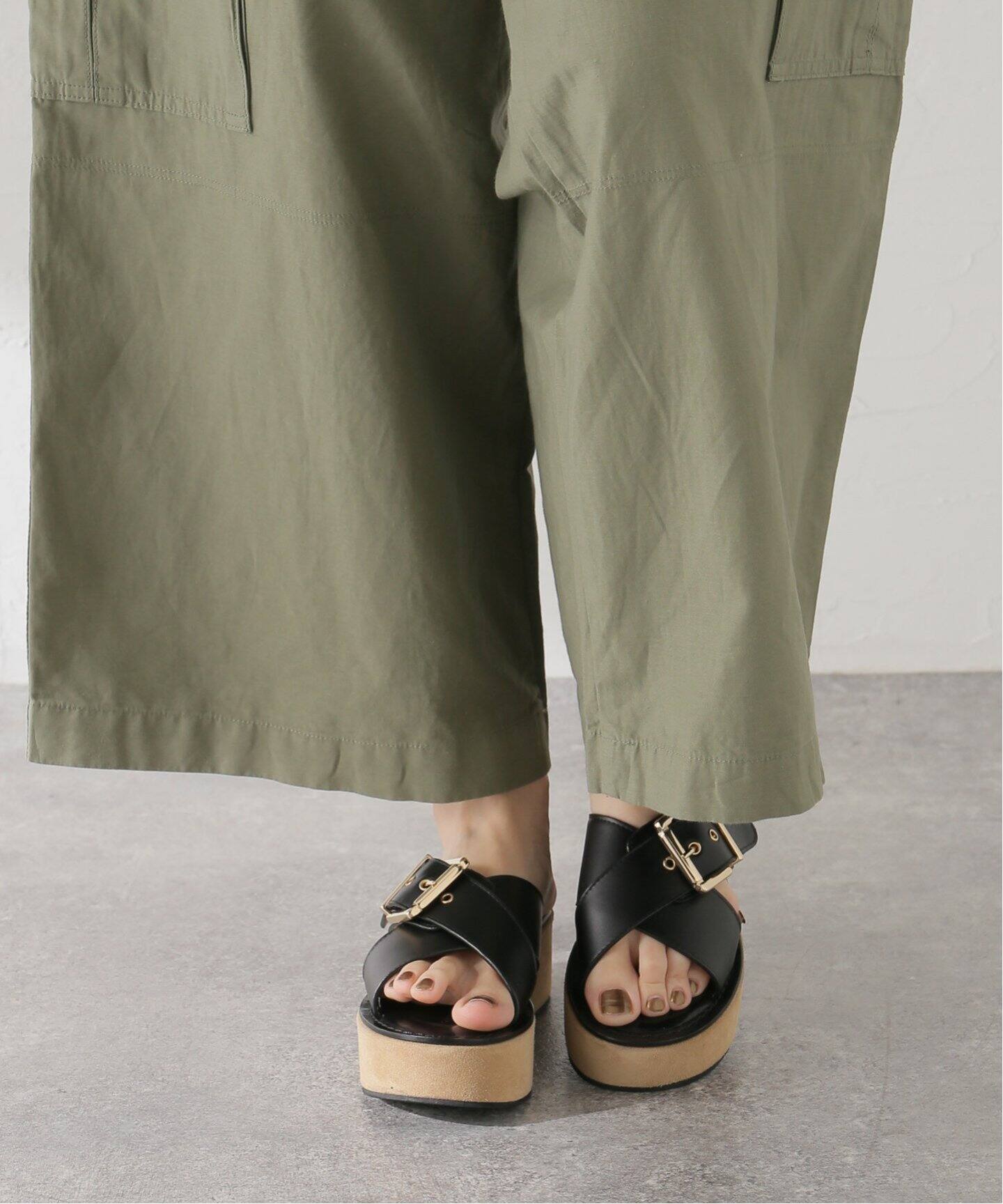 CORSO ROMA9/コルソローマ ノーヴェ ボリュームクロスサンダル  