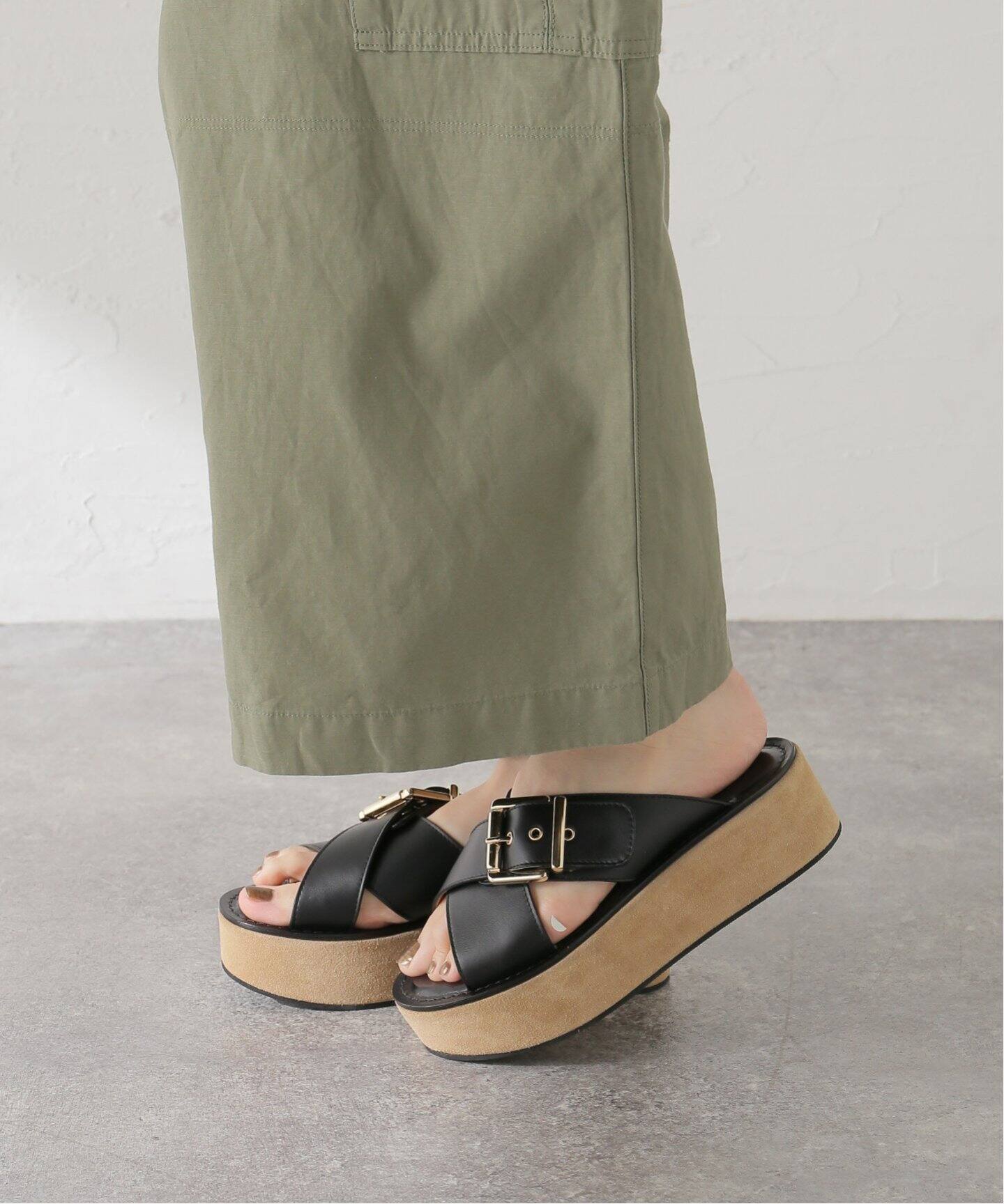 CORSO ROMA9/コルソローマ ノーヴェ ボリュームクロスサンダル  