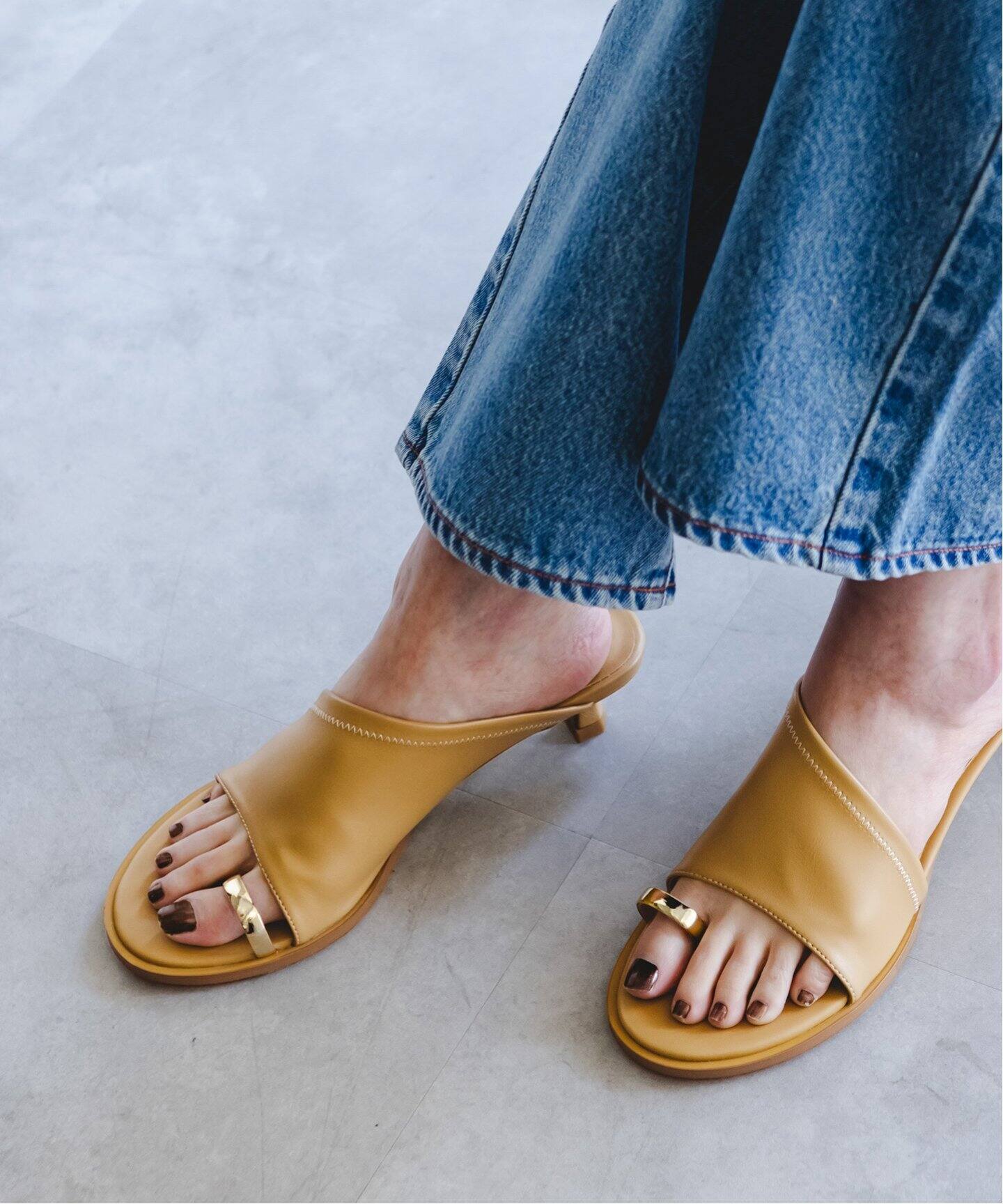 WEB限定追加予約2》LE VERNIS/ルベルニ Toe ring sandals（サンダル 