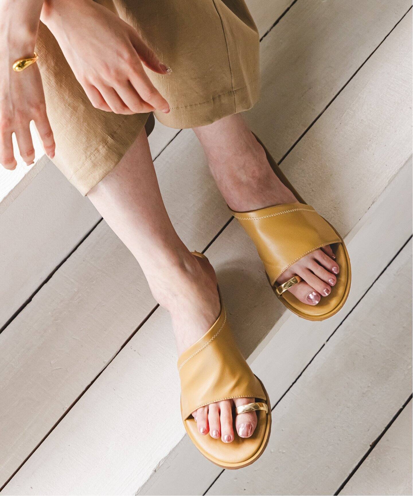 WEB限定追加予約2》LE VERNIS/ルベルニ Toe ring sandals（サンダル  