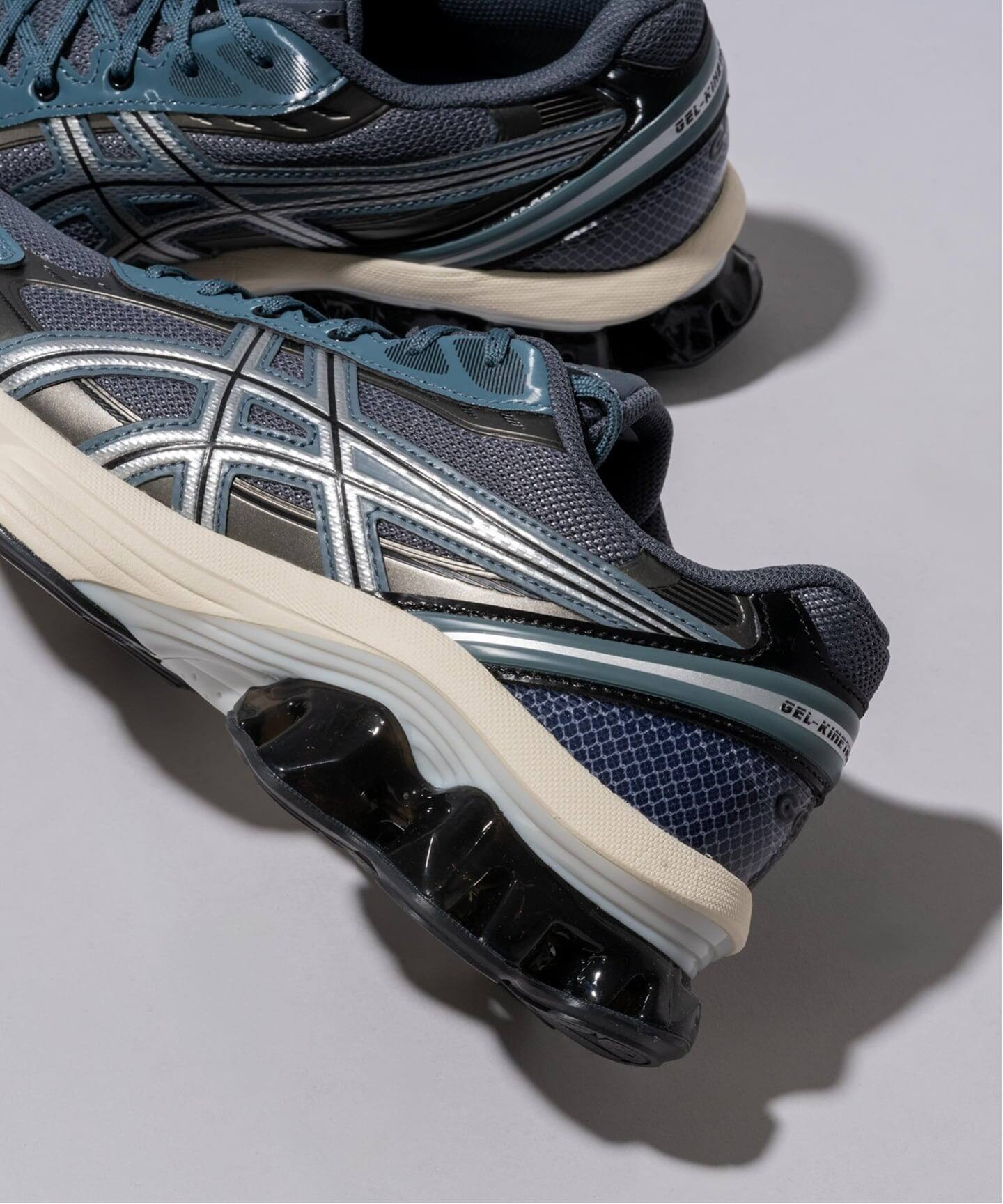 ASICS(アシックス) GEL-KINETIC FLUENT 022/102（スニーカー