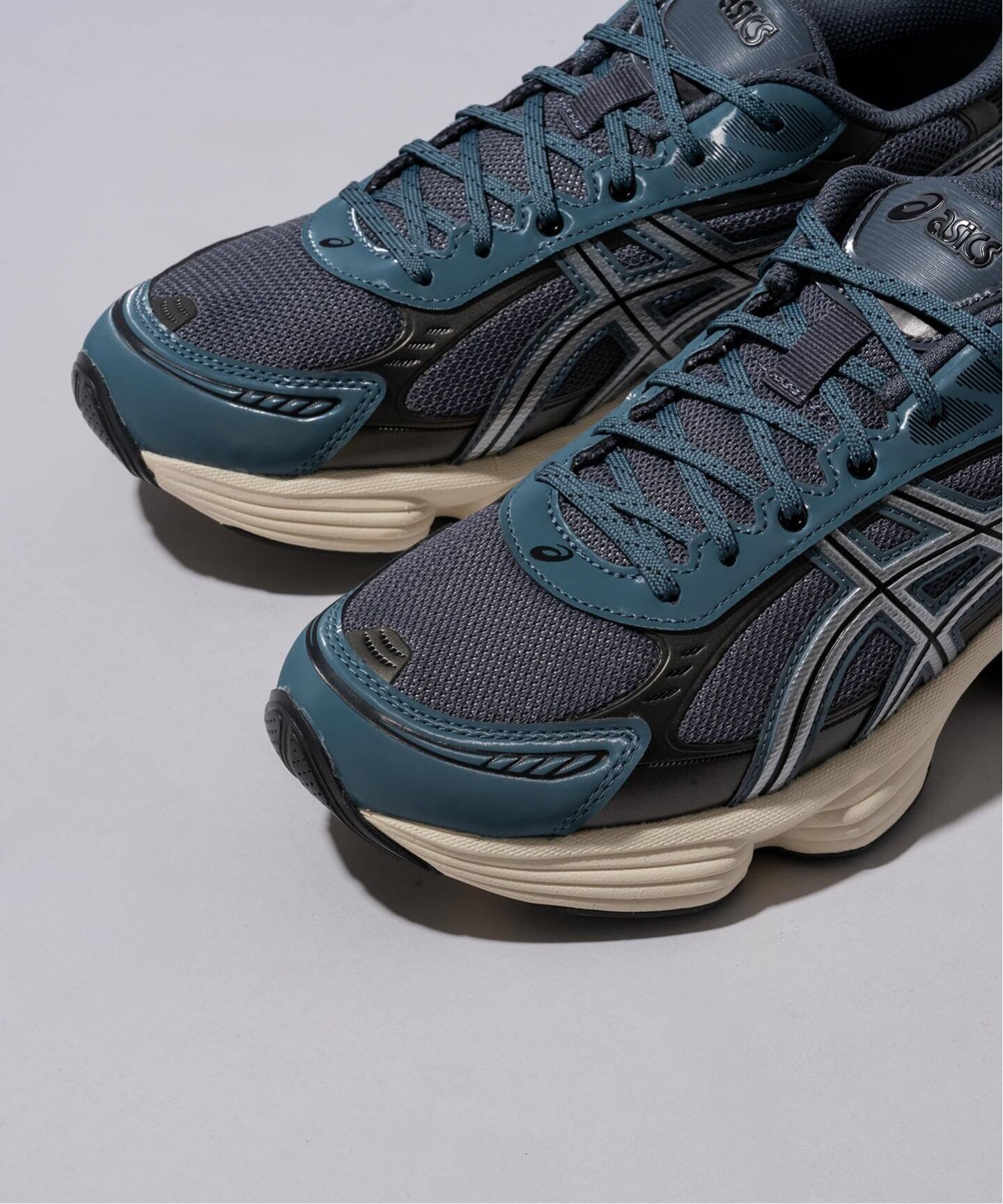 ASICS(アシックス) GEL-KINETIC FLUENT 022/102（スニーカー