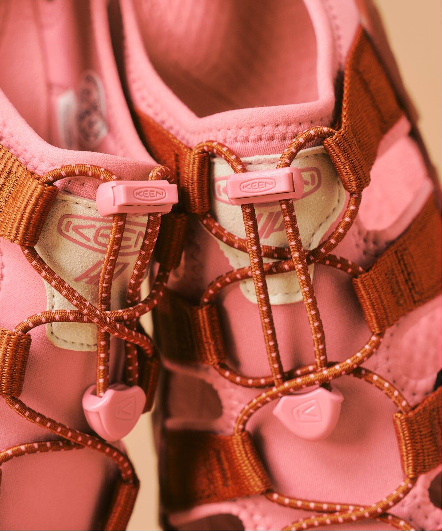 KEEN キーン サンダル　レッド　ピンク　24.5㎝　レジャー　アウトドア 1030614-1s.jpg