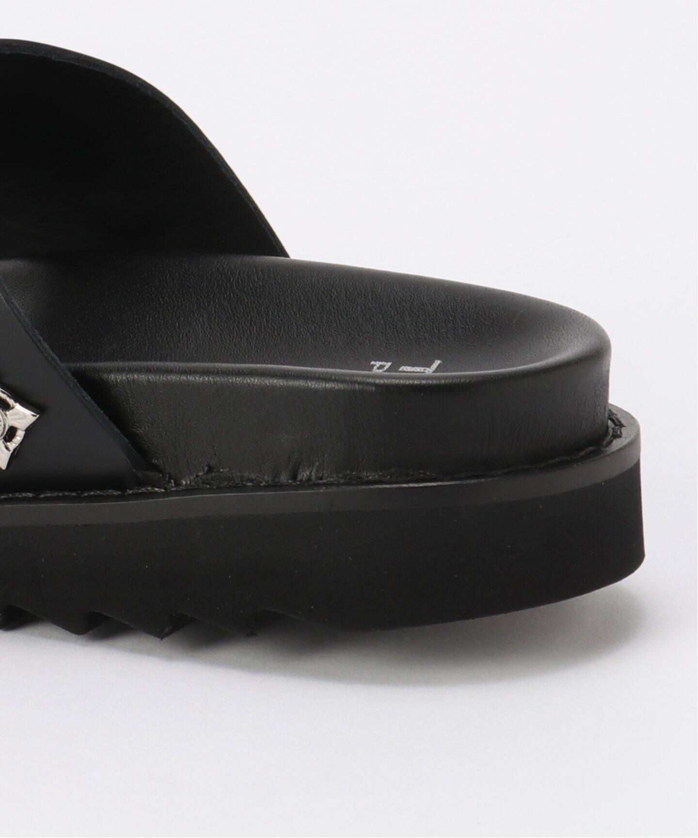 TOGA PULLA/トーガプルラ】BLACK LEATHER：サンダル（サンダル  