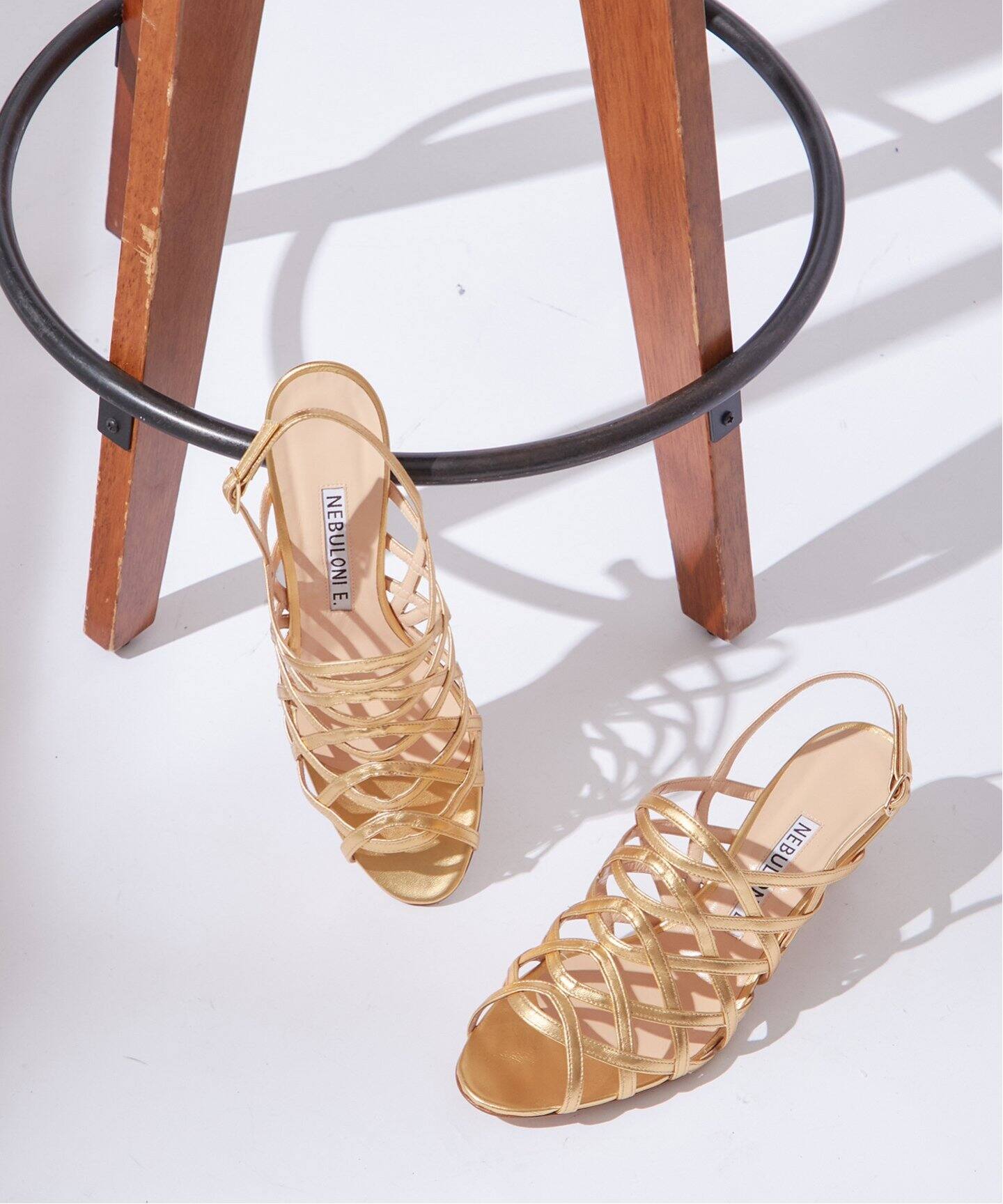 NEBULONI ひしゃげ E./ネブローニ ゴールド サンダル23cm 