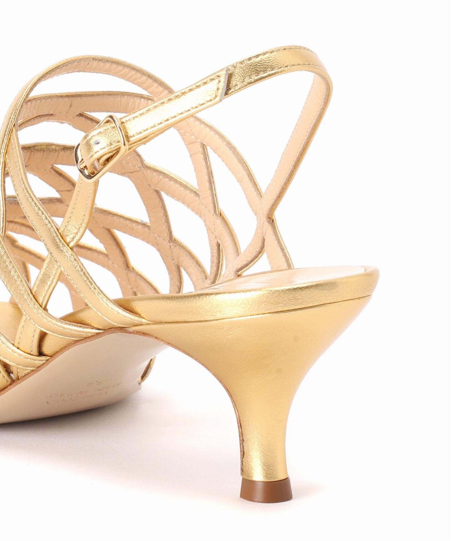 ♡ NEBLONIE(ネブローニ)のシルバーサンダル♡ （NEBULONI E  