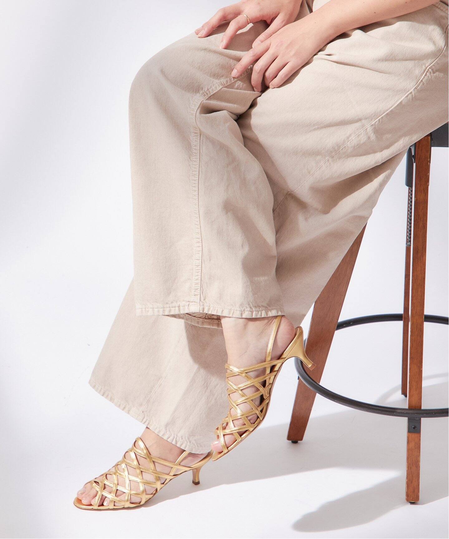 NEBULONI E. /ネブローニ】ラウンドメッシュ サンダル（サンダル  