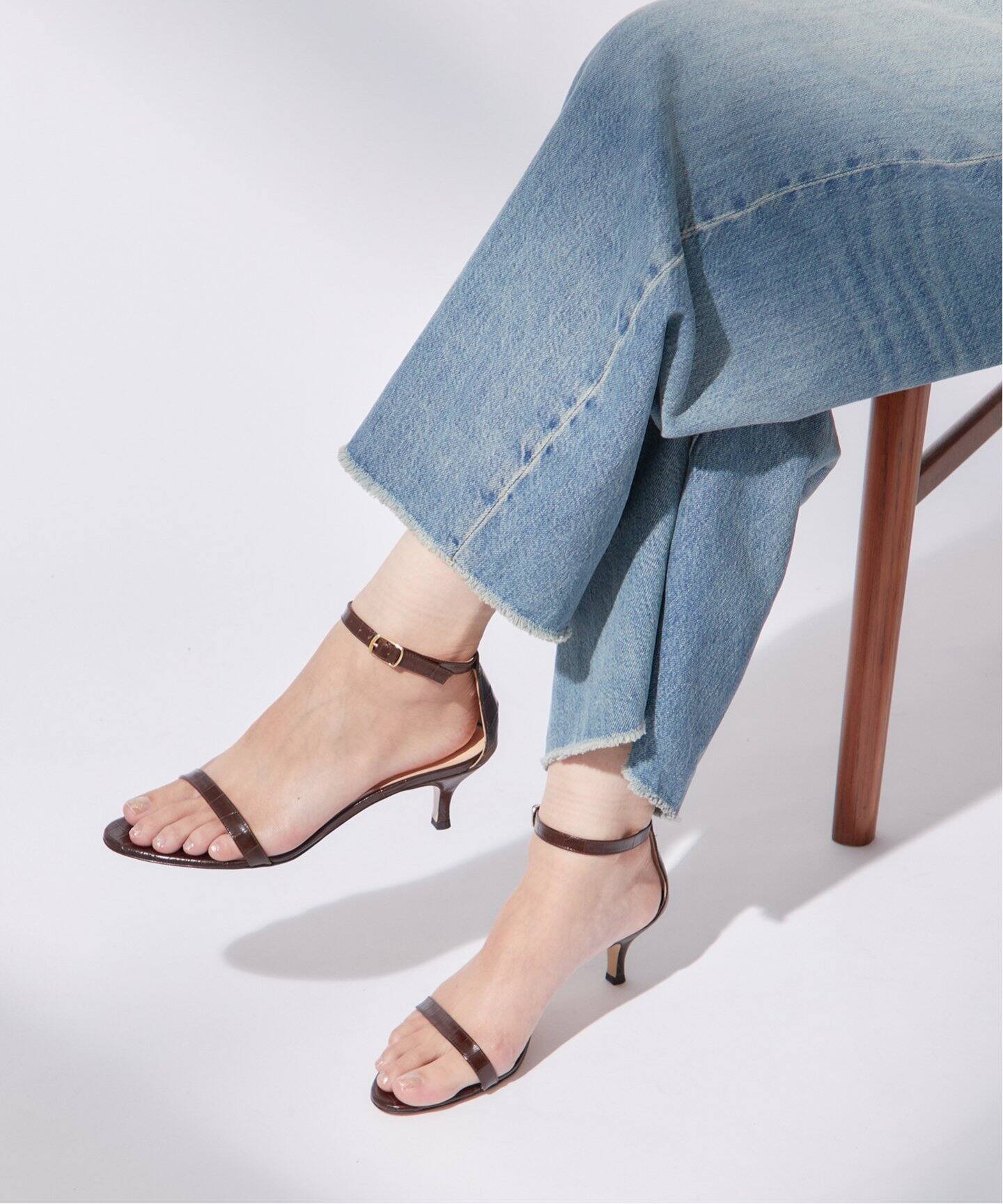 NEBULONI E. /ネブローニ】クロコカタオシ ワンストサンダル（サンダル  