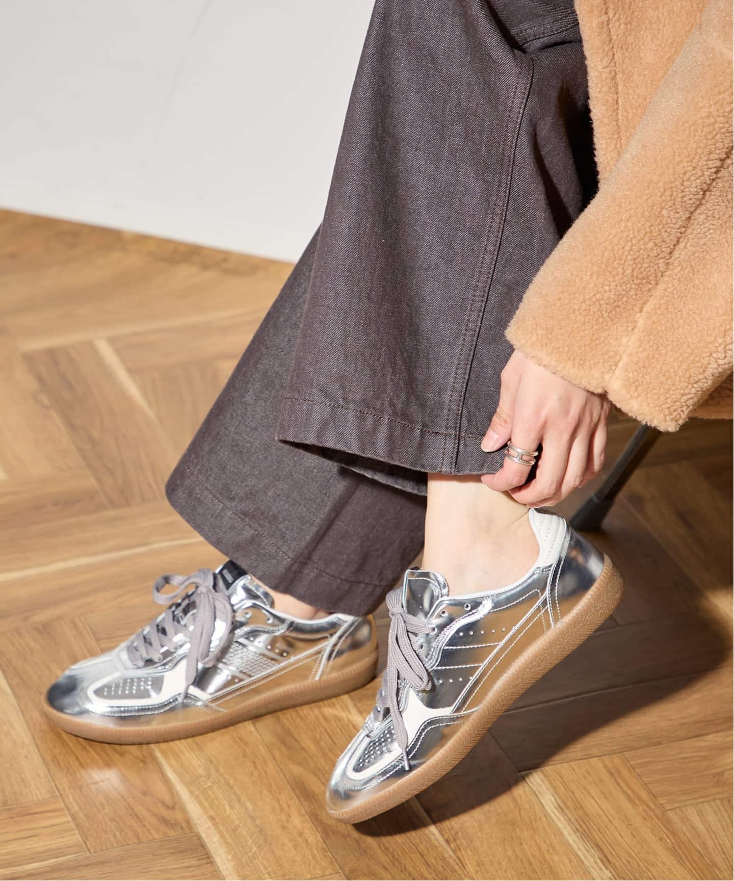 ALOHAS/アロハス】 Tb.490 Rife Shimmer Silver Cream：スニーカー