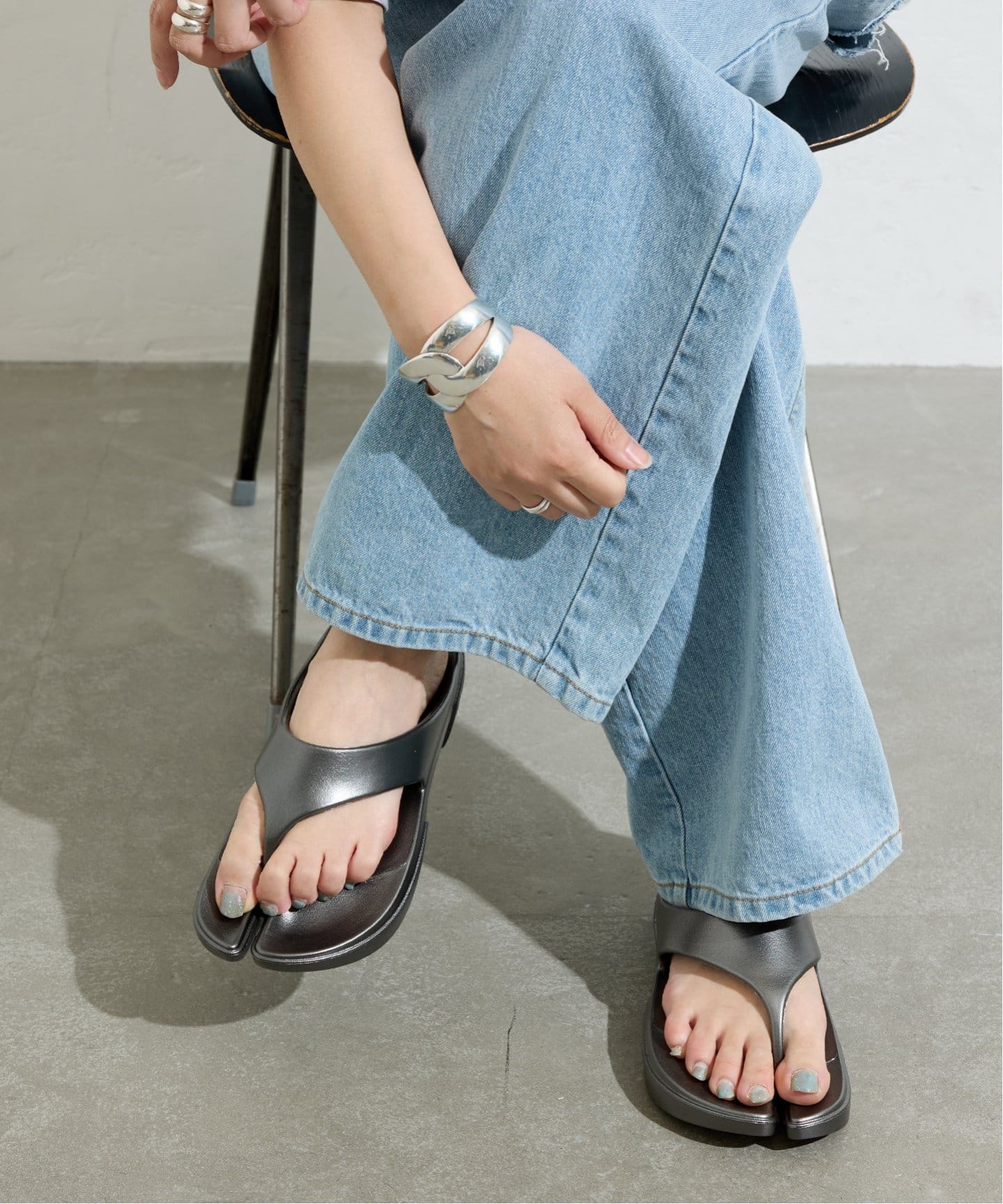 期間限定お値下げ　美品　ジャーナルスタンダードで購入　トングサンダル Paes/ペイズ】 FLIP FLOP Coating：サンダル（サンダル