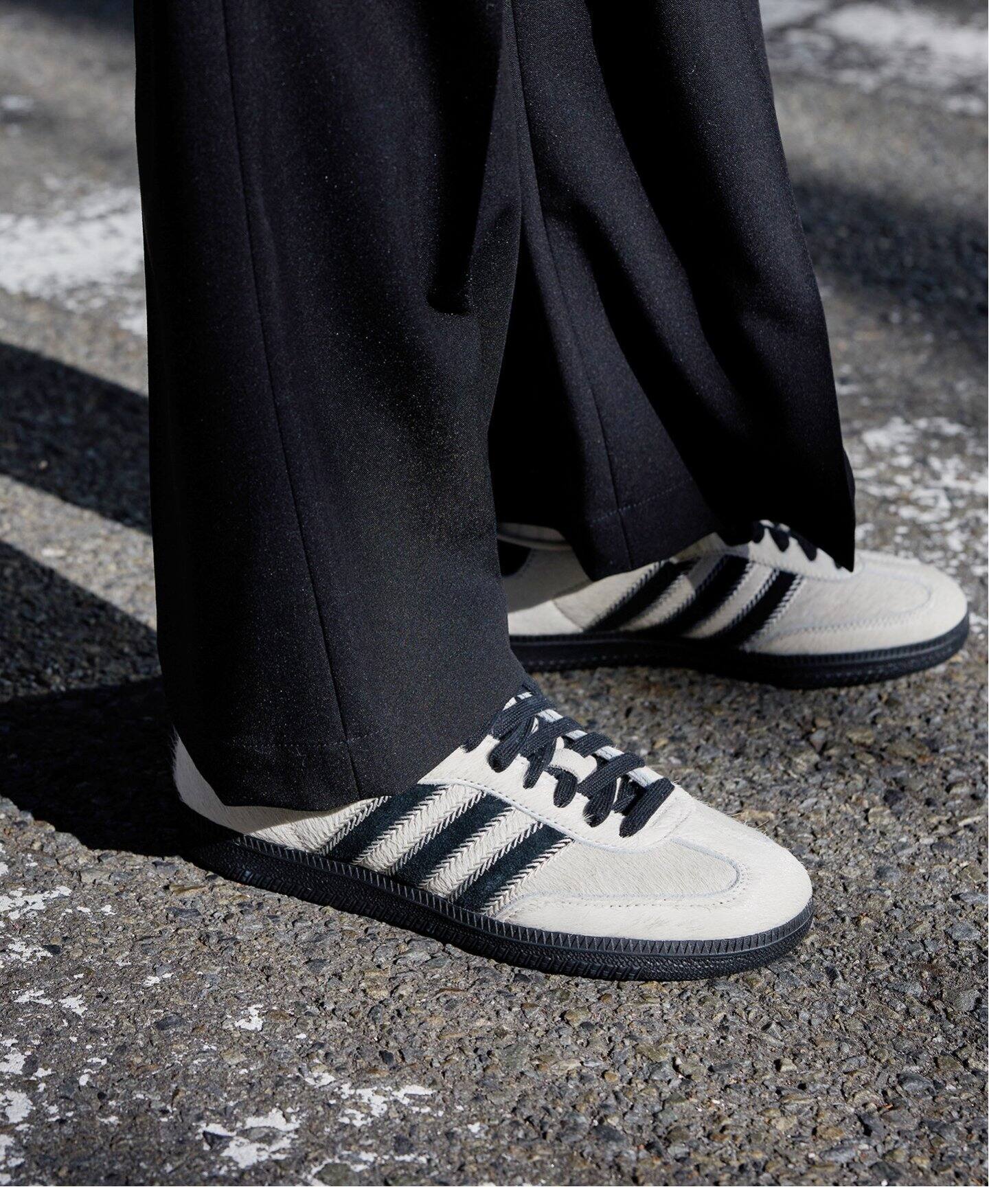 新品adidas Samba シューズ 包む 245サイズ ブラック/ホワイト