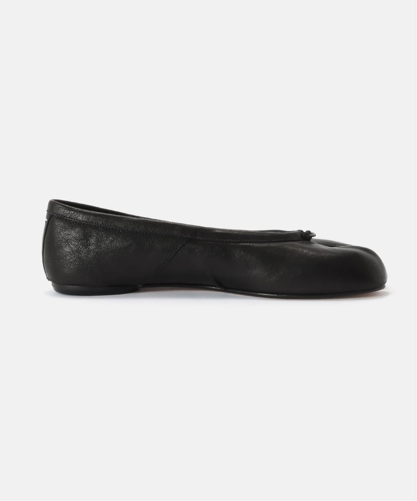 新作 *MaisonMargiela* Tabi レザーバレリーナ ベージュ Maison Margiela / tabi ballet (beige) | JUQUI Online