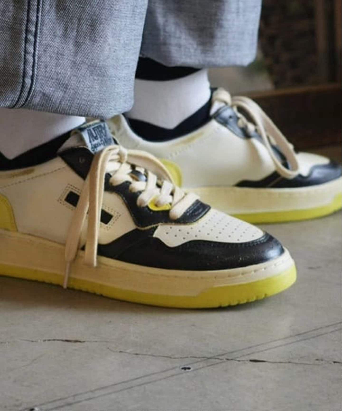 Autry Super Vintage Low Top Sneakers in White/Powder/Silver