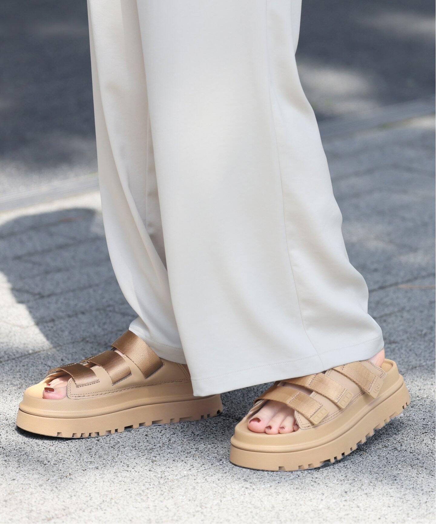 UGG W GOLDENGLOW SLIDE 23 新品未使用 アグ UGG アグ UGG W GOLDENGLOW SLIDE ゴールデングロウ