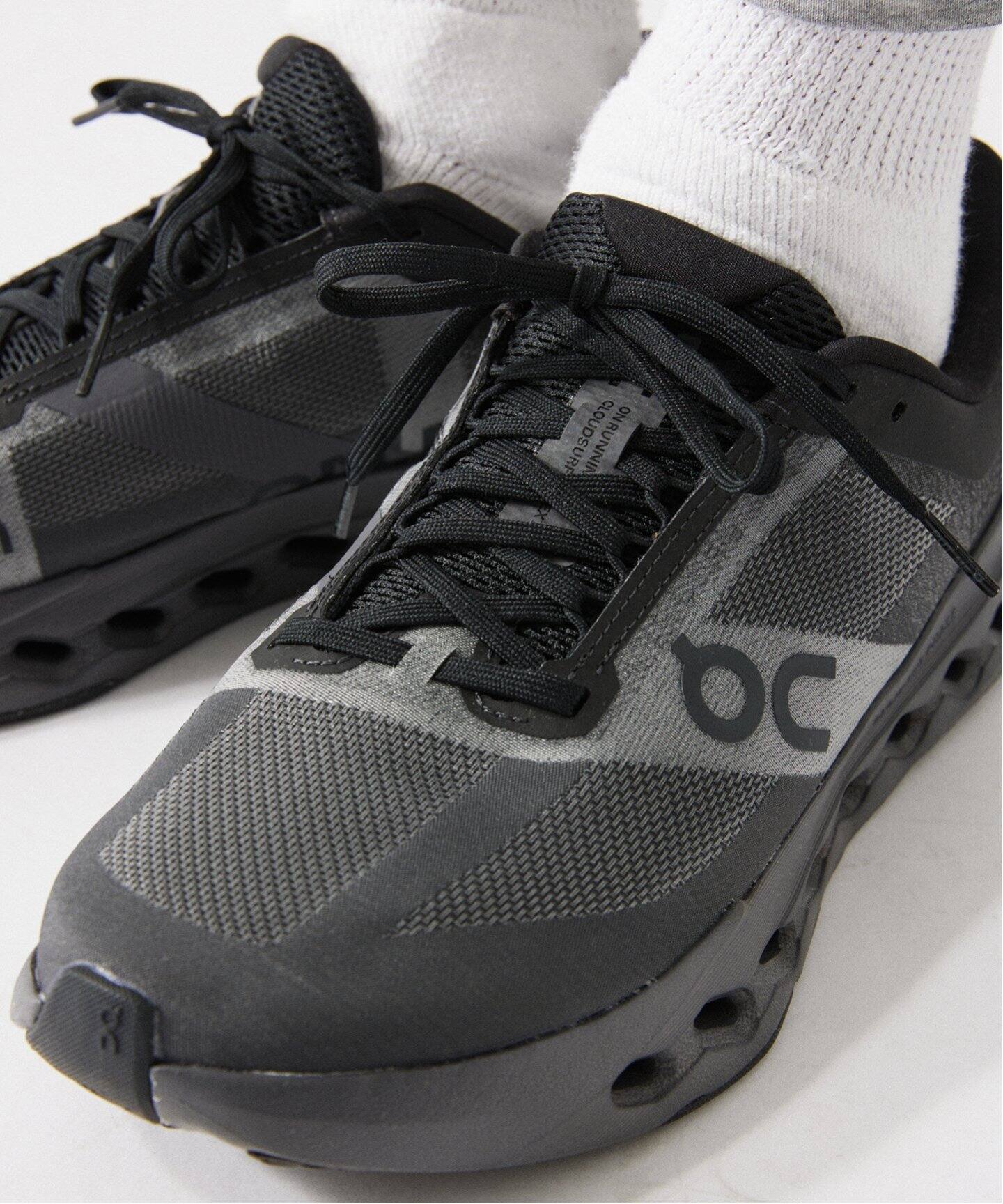 ★On★ ブラック＆グレー Cloudsurfer Next スニーカー Men's Cloudsurfer Next | Black & White | On United States