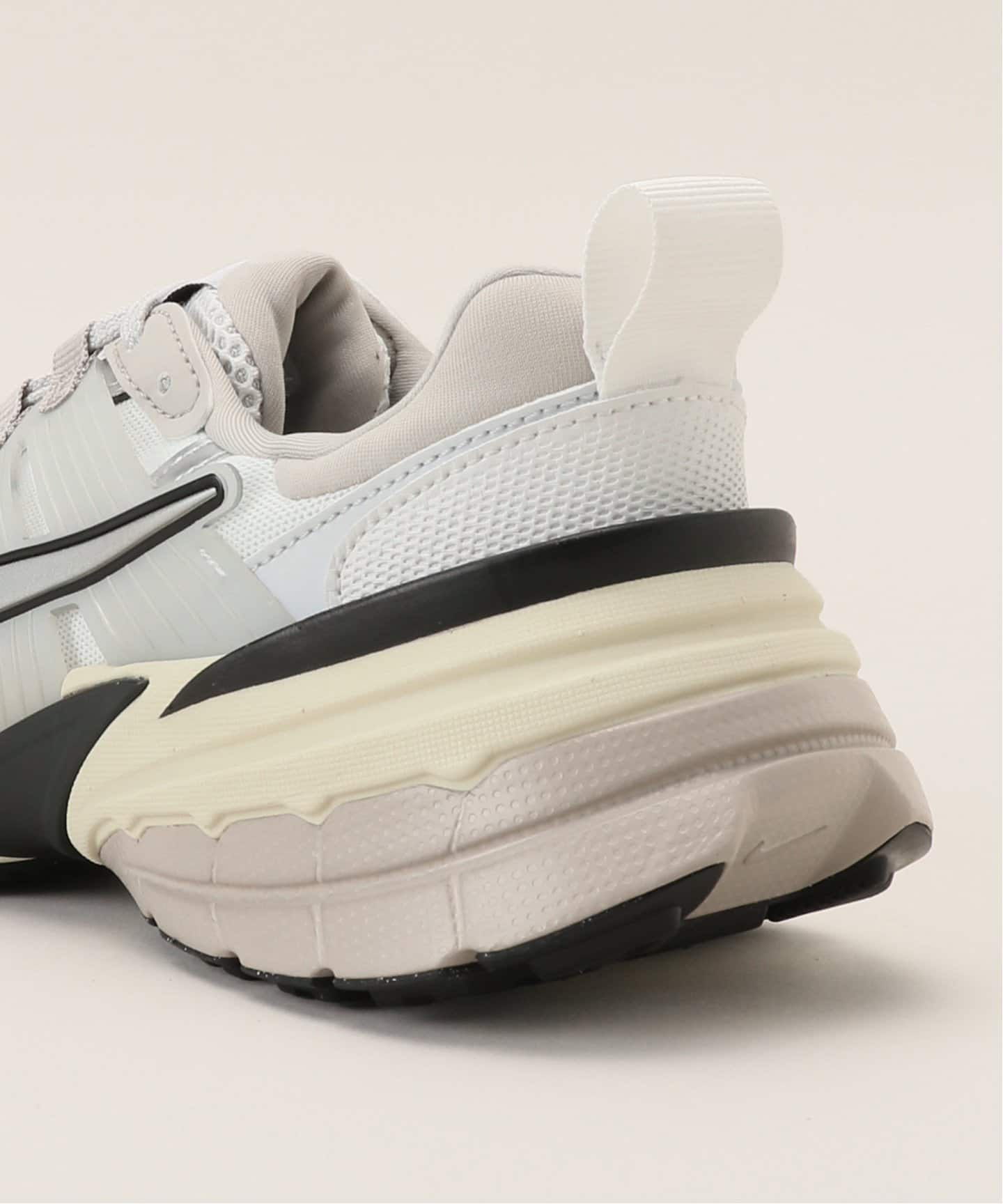 ドゥーズイエムクラス取扱　NIKE V2K run スニーカー　24.0 NIKE スニーカー *「NIKE/ ナイキ」 V2K ラン レディース